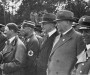 Hitler inaugurando la autopista entre Franckfurt y Darmstadt junto a Goebbels (primero por la derecha) y Schacht (en el centro). 1935. Fuente: USHMM